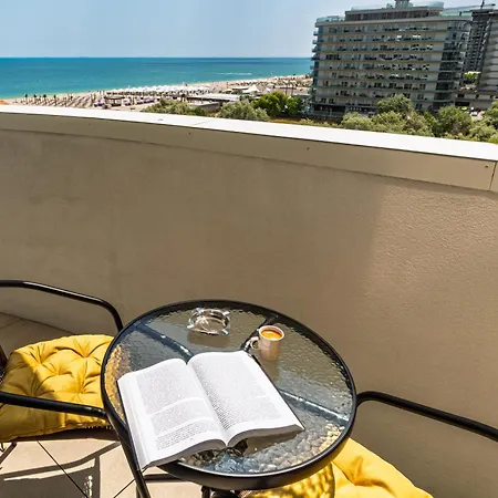 Lemooney In Axxis Nova Apartment